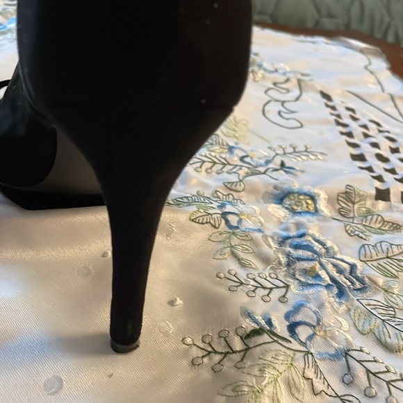 Black Suede Step-in Platform 4” Heel Shooties 9.5 - Picture 6 of 6